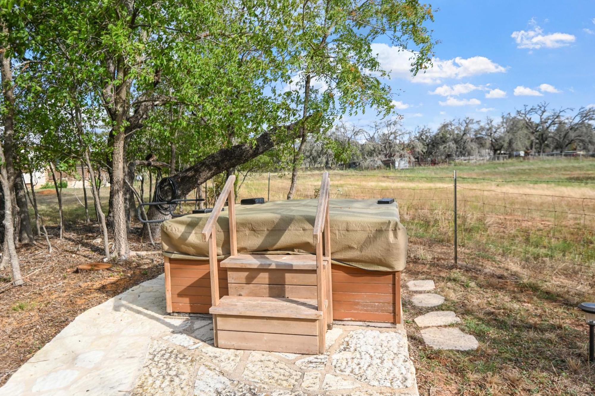 Cabins On Knopp School-Chula Vista Cabin フレデリックスバーグ エクステリア 写真